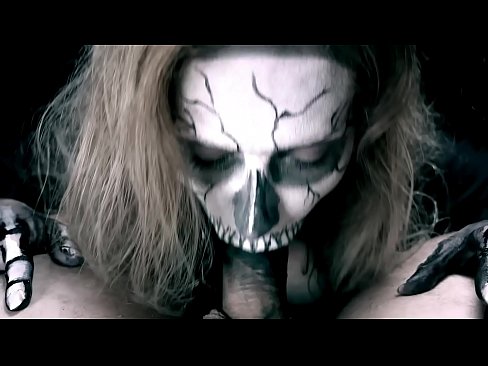 ❤️ Demon famke sûgje hoanne mei har swarte mûle en slikken cum. Porno by wy ❌